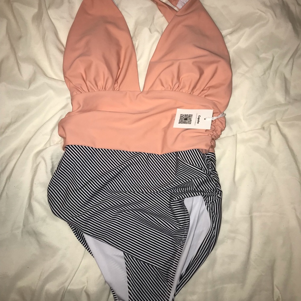 Adorable, flattering swimsuit!